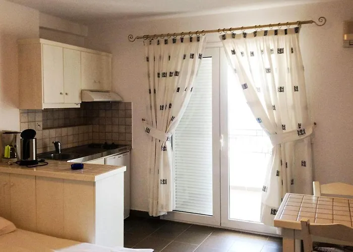 Nisia * Karpathos Town (Pigadia)